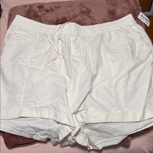 Old Navy Women's Cream Cargo Shorts